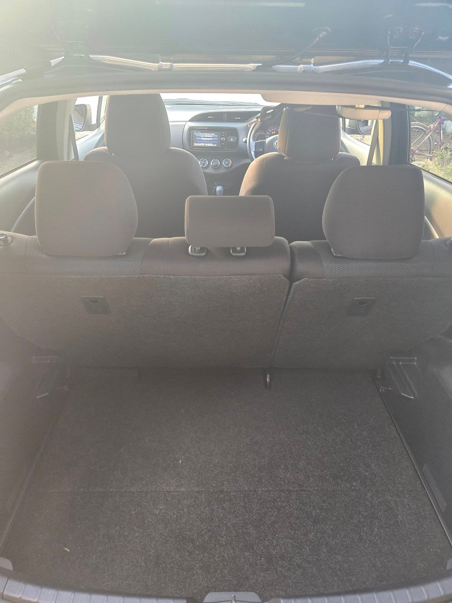 2016 Toyota Vitz thumbnail 2