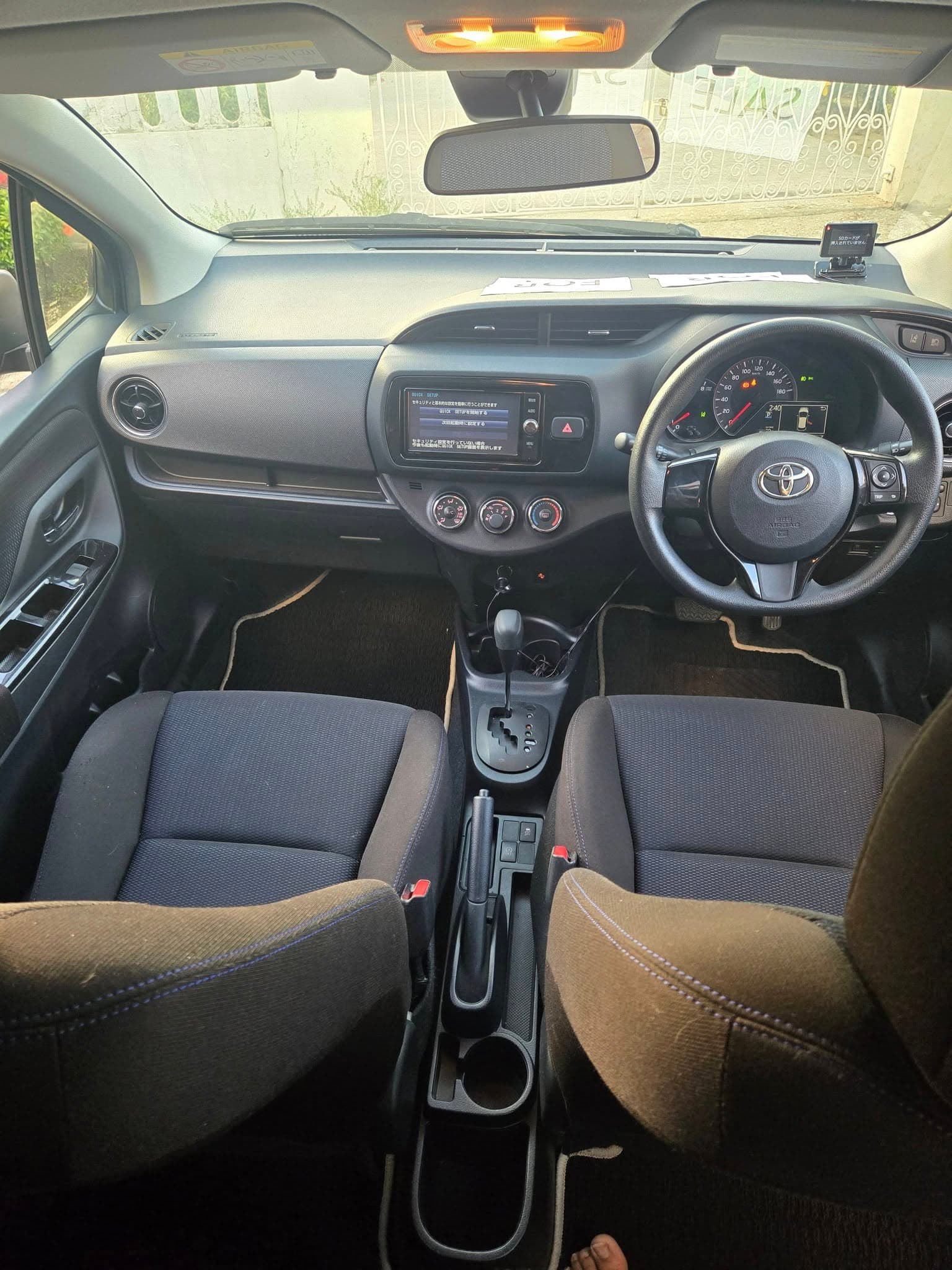 2016 Toyota Vitz thumbnail 4