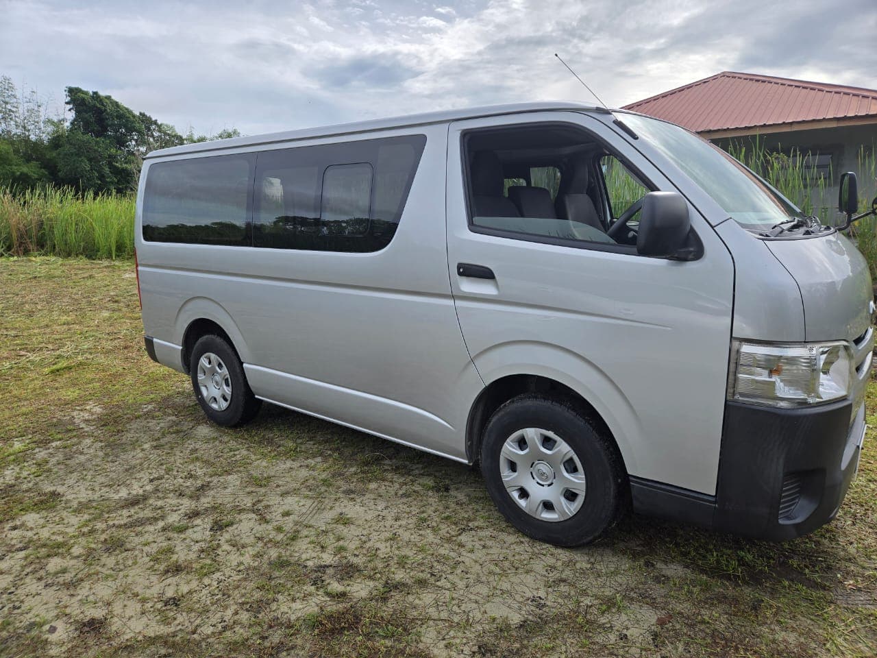 2015 Toyota Regius Hiace Van Pitbull
